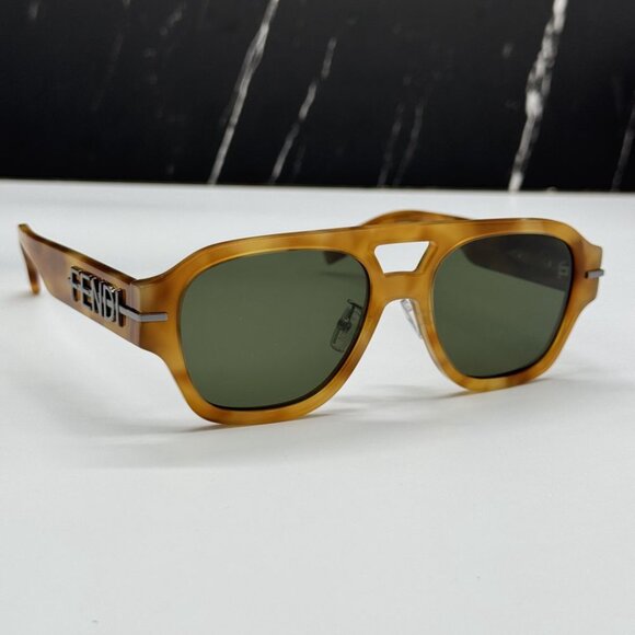 NEW FE40130F 55N FENDI SUNGLASSES SHINY LIGHT HAVANA UNISEX EYEWEAR FENDI - Picture 4 of 13